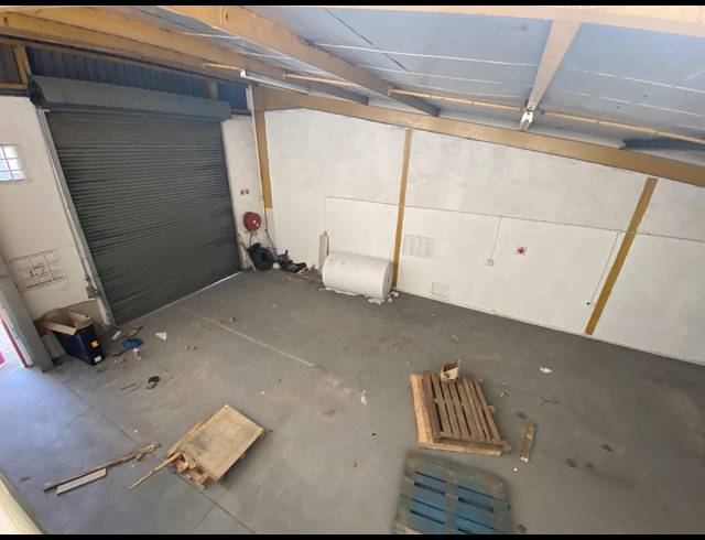 250M² WAREHOUSE TO LET IN SPRINGFIELD